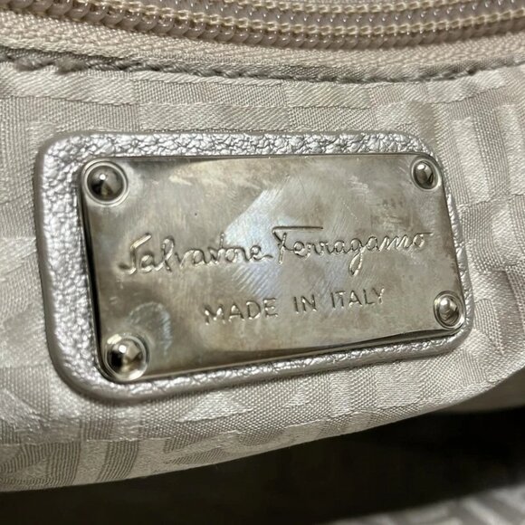 Salvatore Ferragamo Gancini Silver Leather Shoulder Bag 195-073025 - Picture 8 of 8